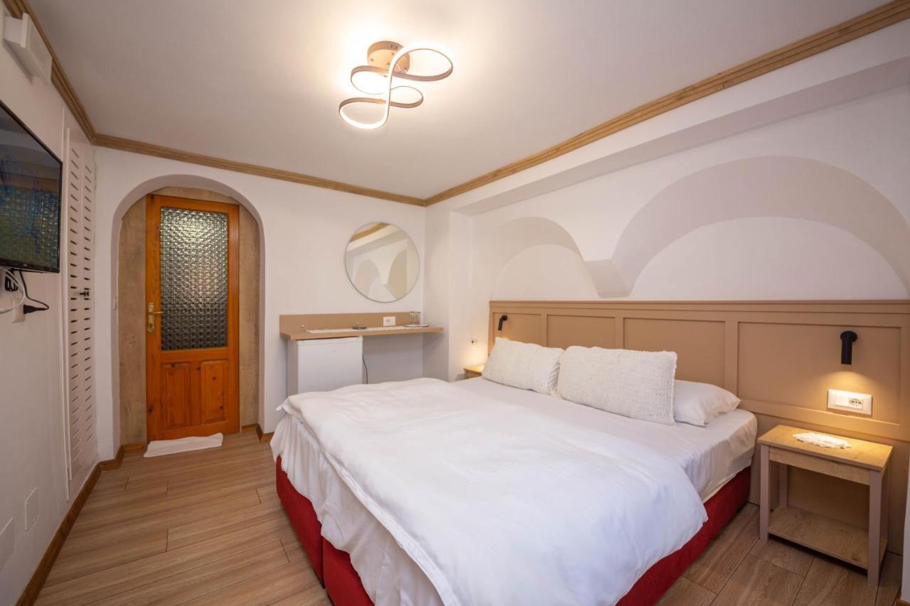 Bed And Breakfast Kotoni Gjirokastër Exteriör bild