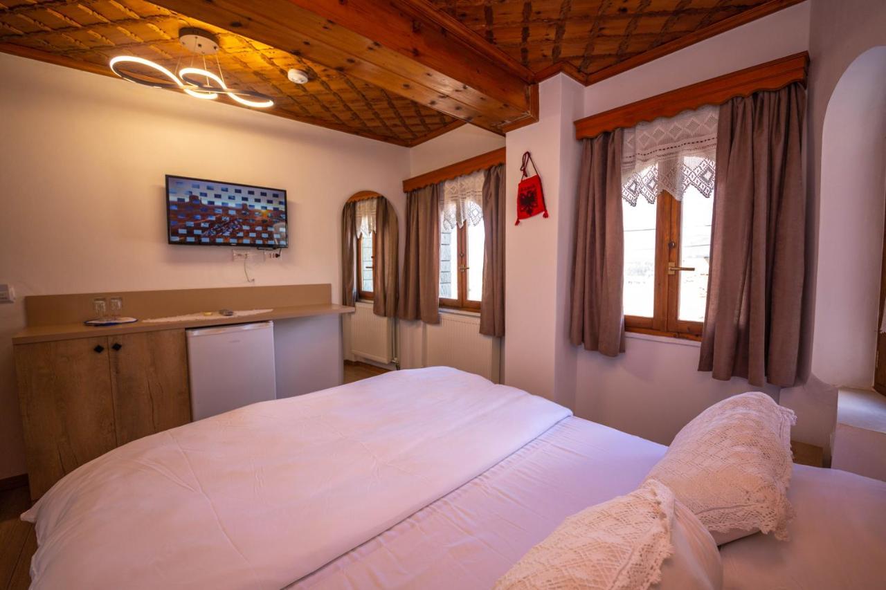 Bed And Breakfast Kotoni Gjirokastër Exteriör bild