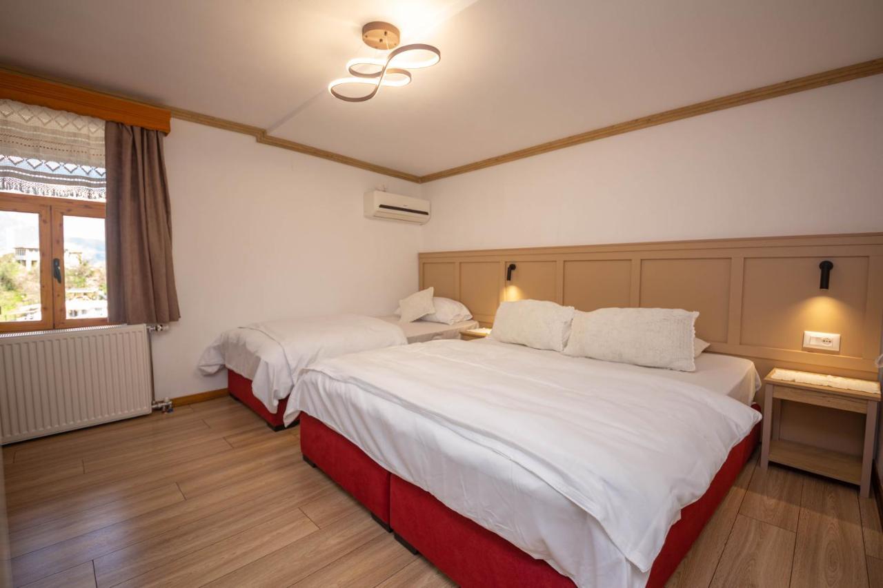 Bed And Breakfast Kotoni Gjirokastër Exteriör bild