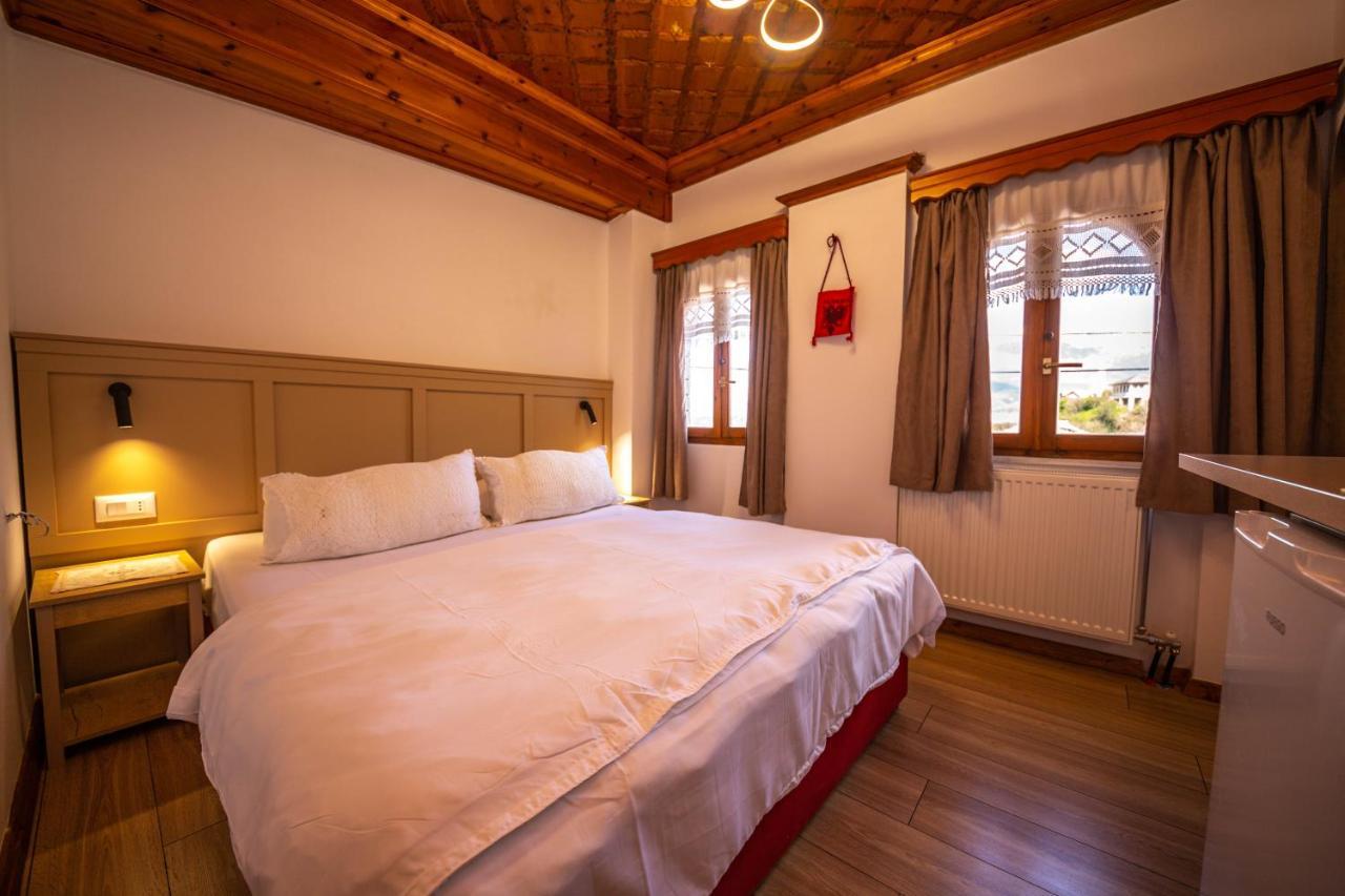 Bed And Breakfast Kotoni Gjirokastër Exteriör bild