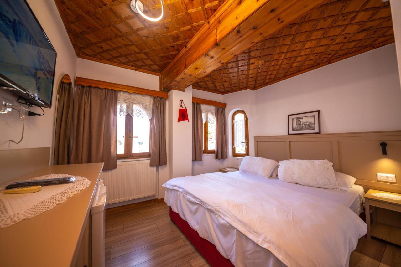 Bed And Breakfast Kotoni Gjirokastër Exteriör bild