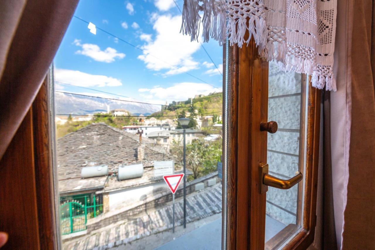 Bed And Breakfast Kotoni Gjirokastër Exteriör bild