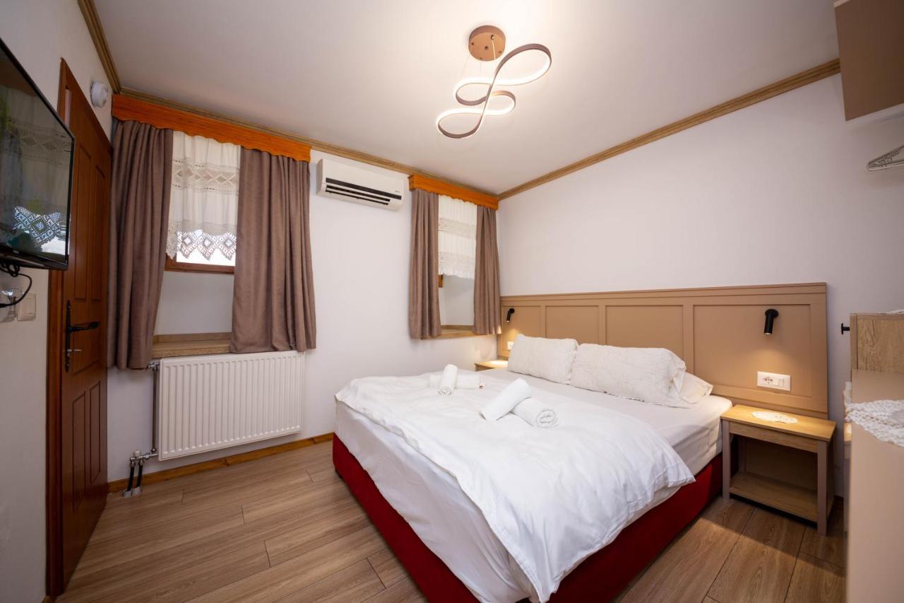 Bed And Breakfast Kotoni Gjirokastër Exteriör bild