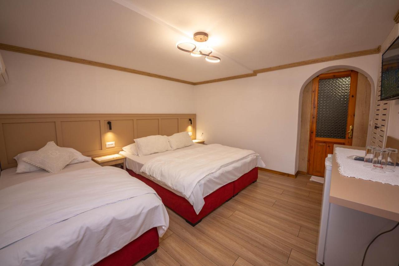 Bed And Breakfast Kotoni Gjirokastër Exteriör bild