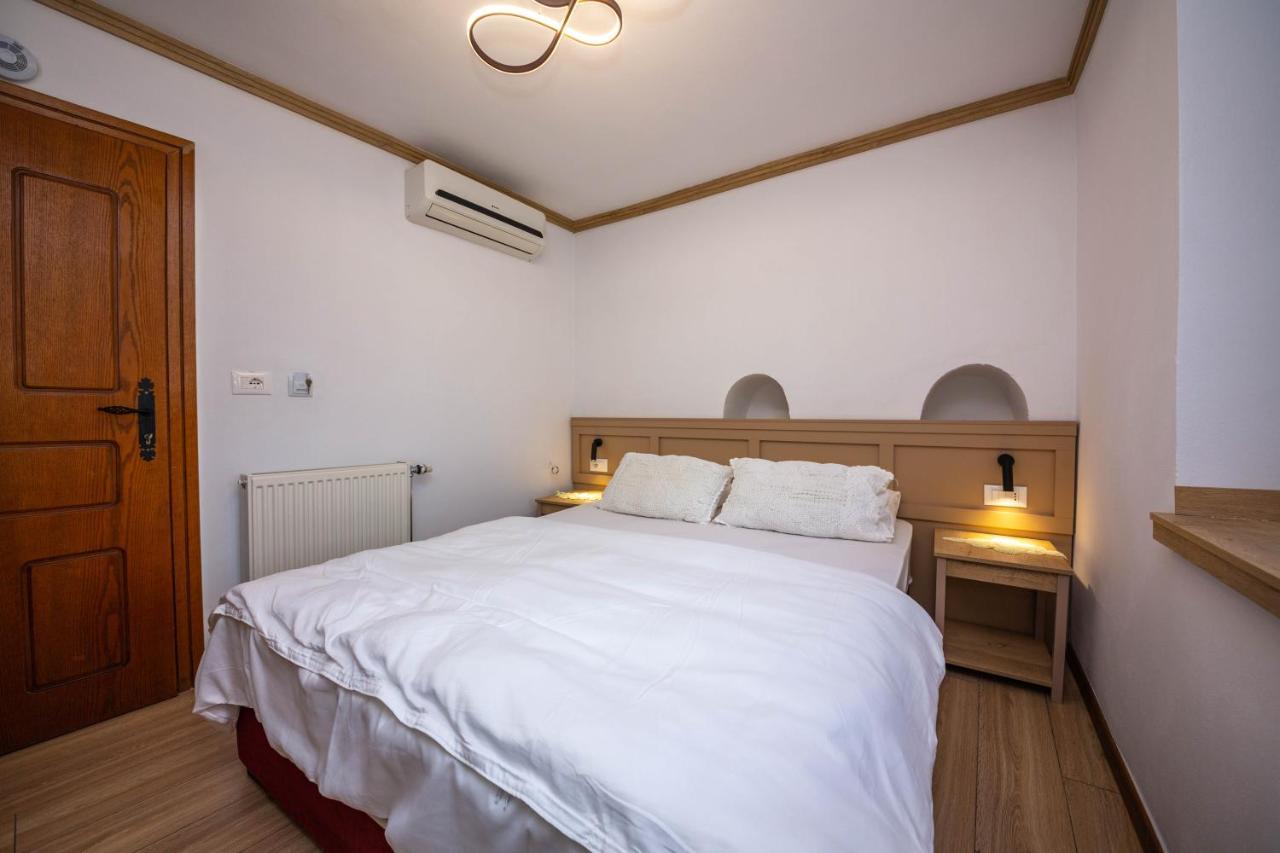Bed And Breakfast Kotoni Gjirokastër Exteriör bild