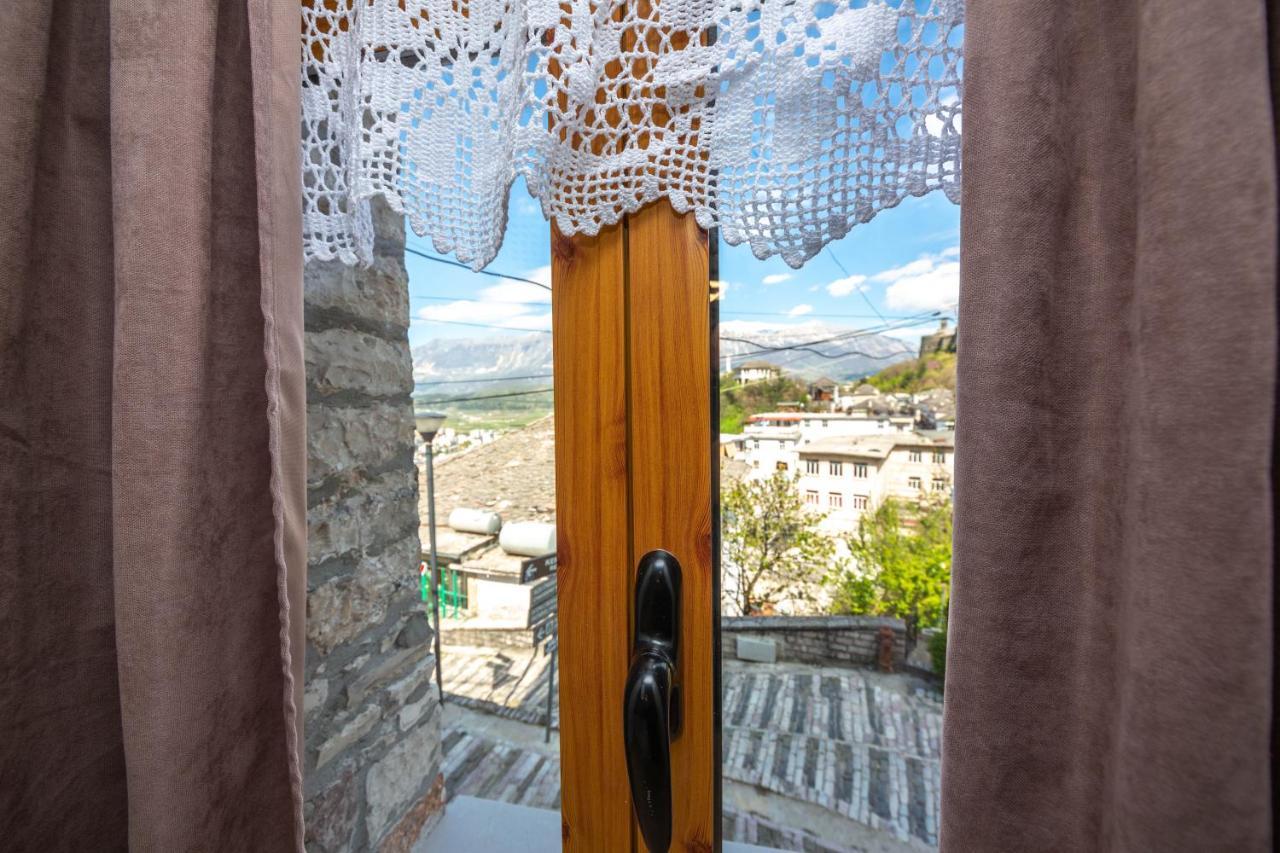 Bed And Breakfast Kotoni Gjirokastër Exteriör bild