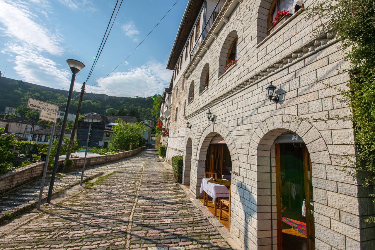 Bed And Breakfast Kotoni Gjirokastër Exteriör bild