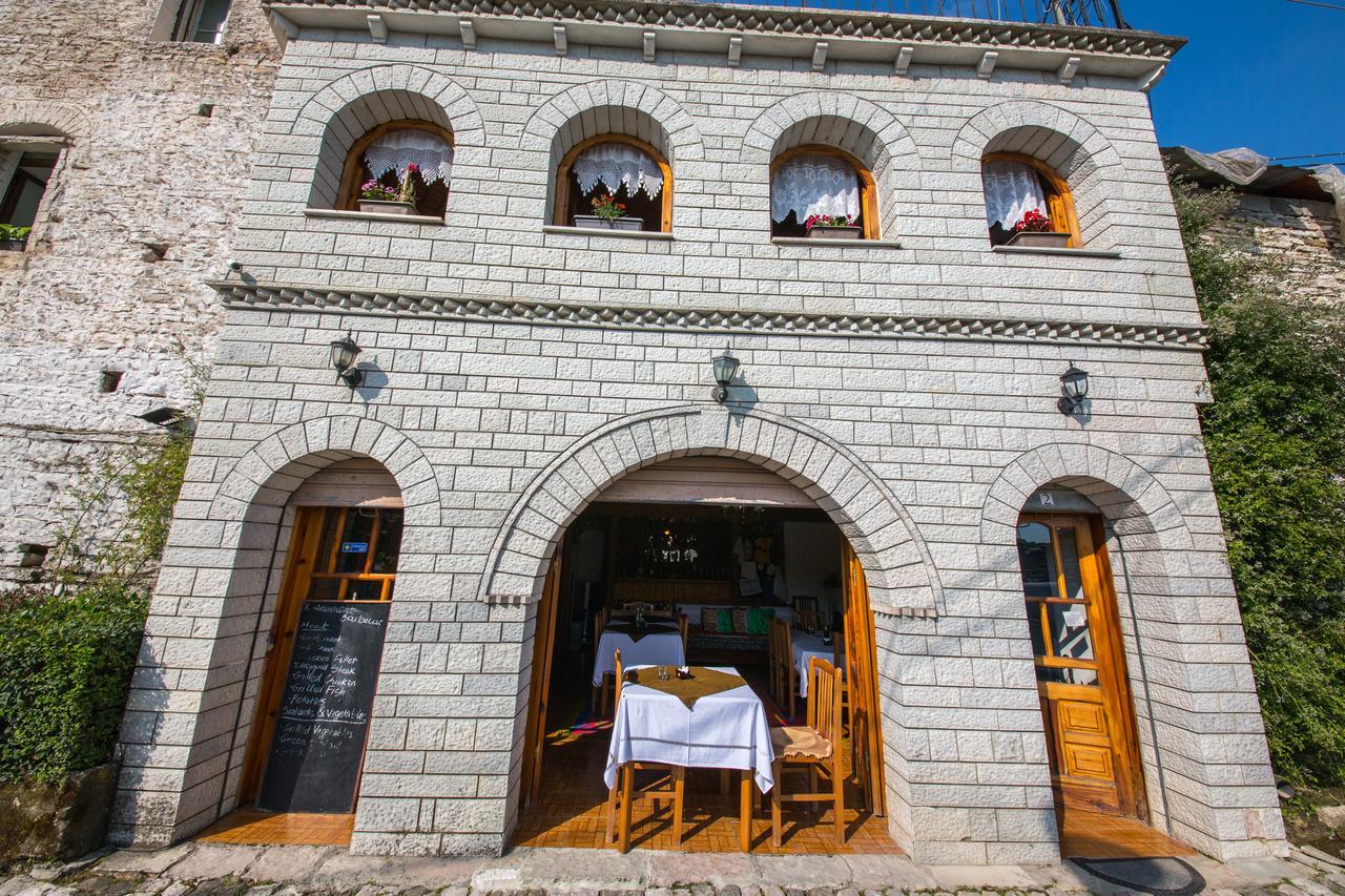 Bed And Breakfast Kotoni Gjirokastër Exteriör bild