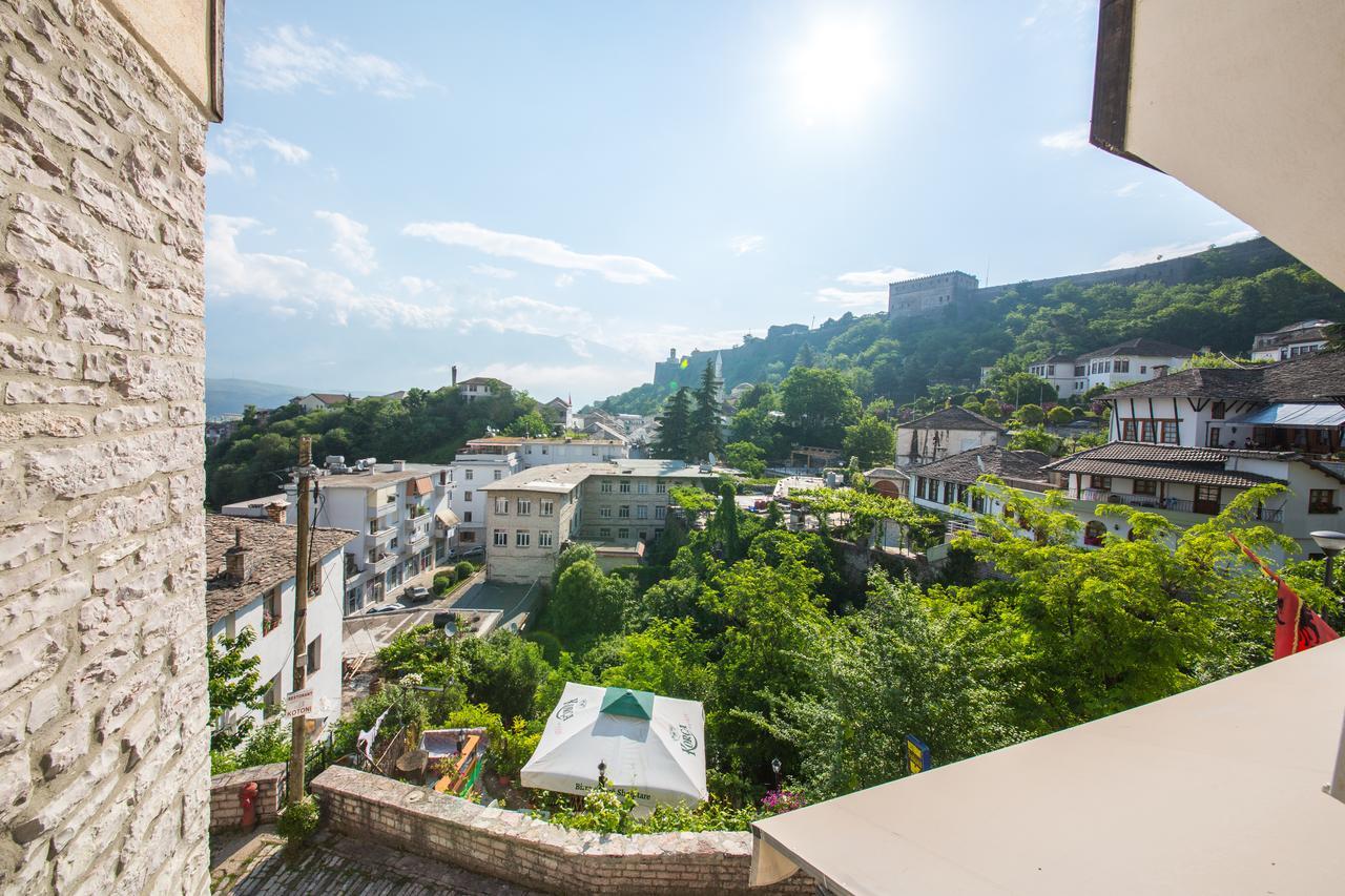Bed And Breakfast Kotoni Gjirokastër Exteriör bild