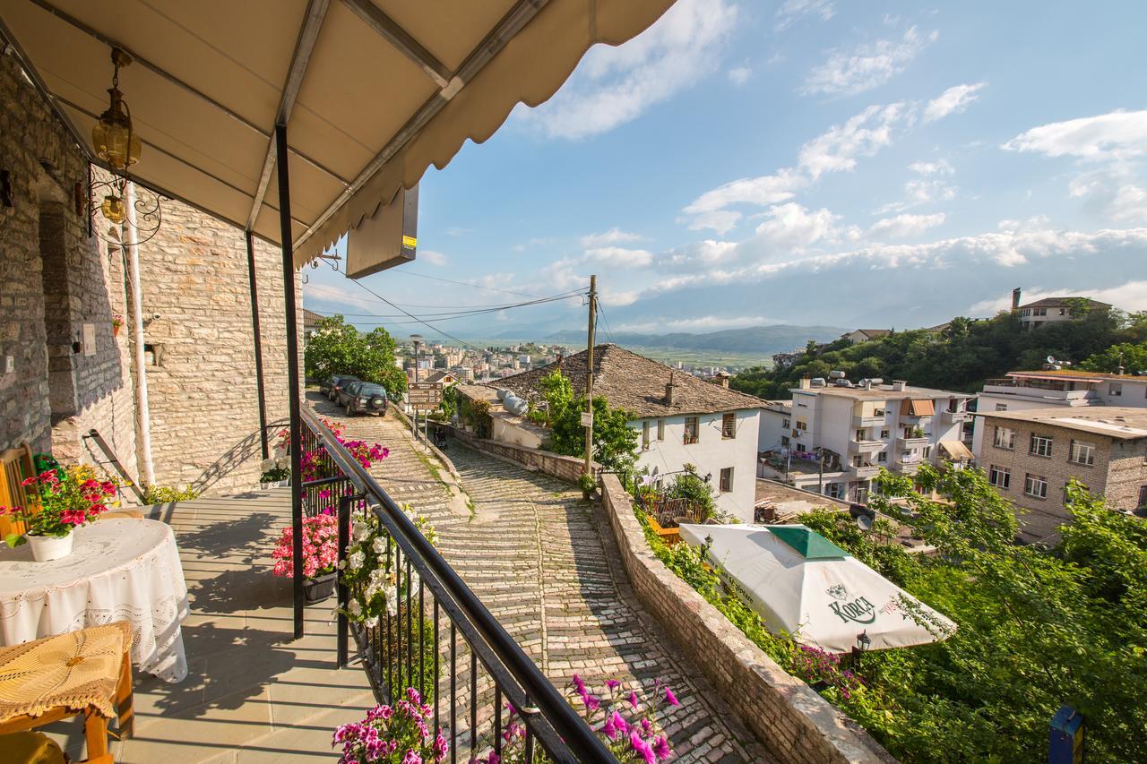 Bed And Breakfast Kotoni Gjirokastër Exteriör bild