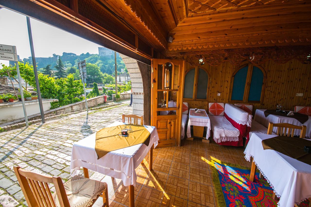 Bed And Breakfast Kotoni Gjirokastër Exteriör bild