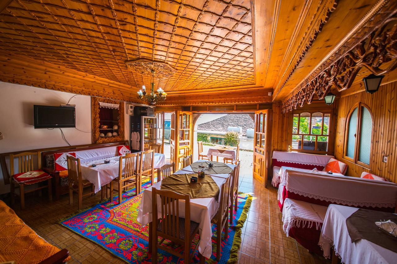 Bed And Breakfast Kotoni Gjirokastër Exteriör bild