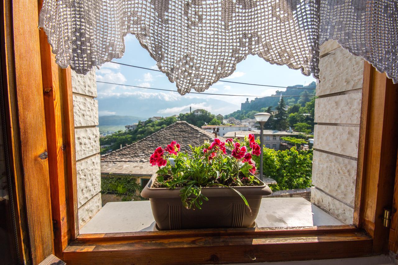 Bed And Breakfast Kotoni Gjirokastër Exteriör bild