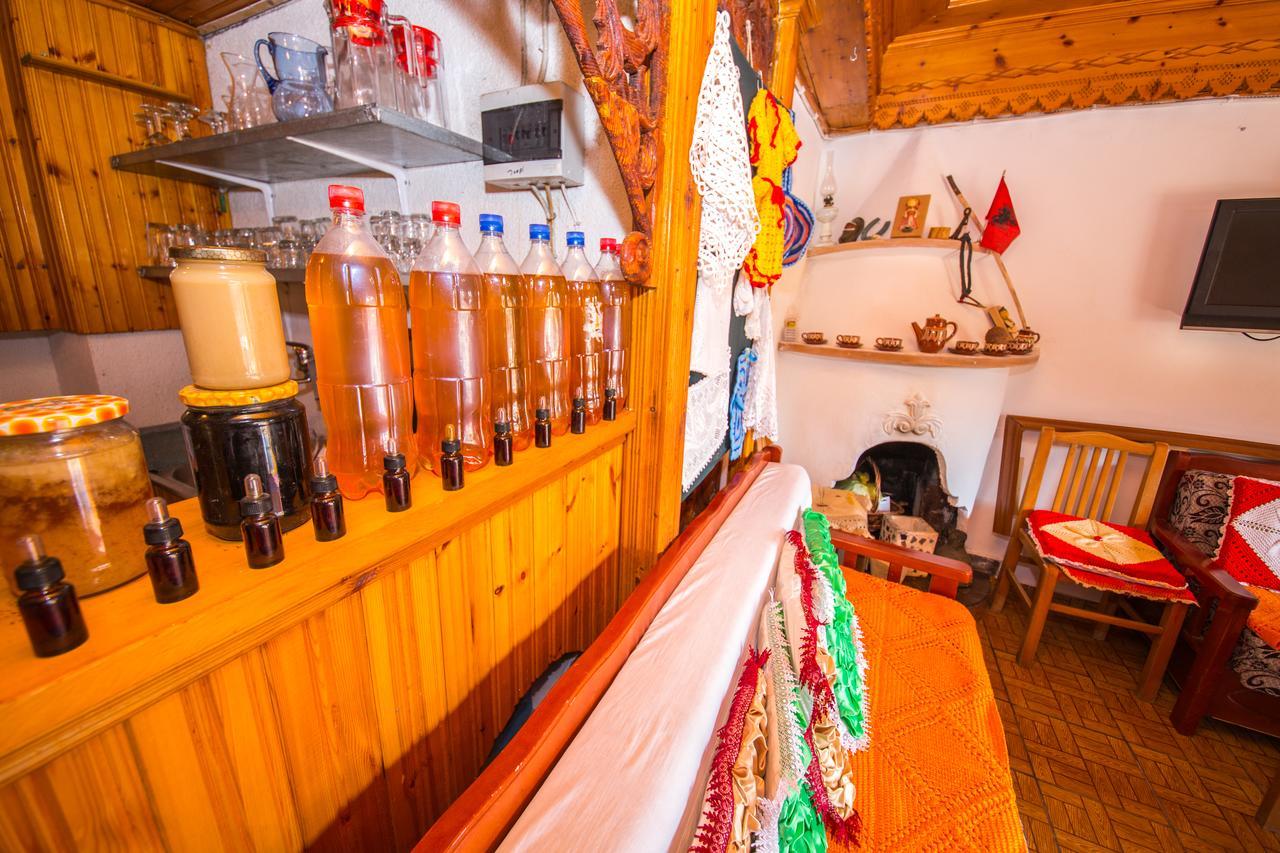 Bed And Breakfast Kotoni Gjirokastër Exteriör bild